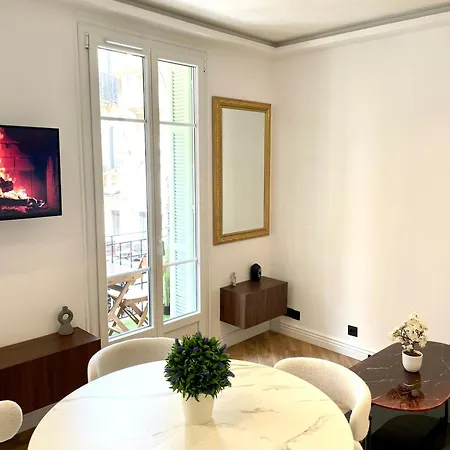 2 Pieces Avec Balcon 니스